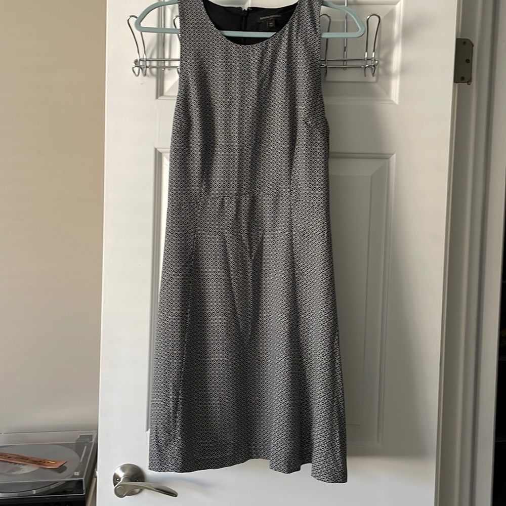 Women’s banana republic geometric black and white dress size 10